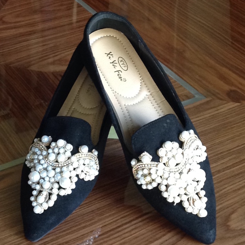 🔴 Anita's Passions - Pearls w/ Faux Suede Flats